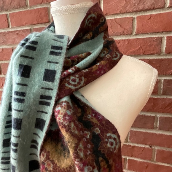 Amicale Cashmere Reversible Fringed Floral Graphic Scarf 12”x68” NWOT - Picture 6 of 8